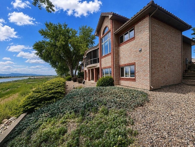 Building Photo - 3957 Valley Oak Dr
