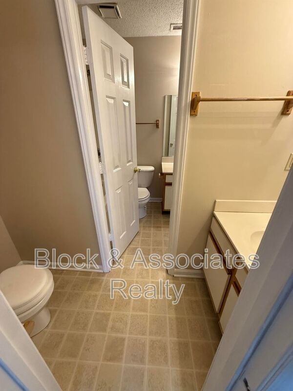 Building Photo - 1109 Timbal Ct