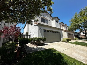 Building Photo - 2 story home, gated community, near Shops ...