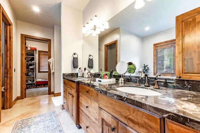Building Photo - Magnificent Mountain Living in Jeremy Ranch