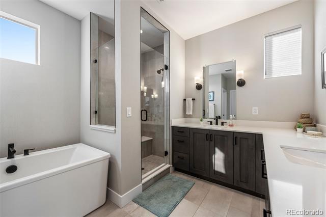 Building Photo - 702 Delechant Dr