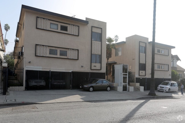 Building Photo - 926 Fedora St