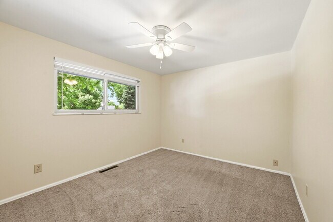 Building Photo - $1,995.95 4-bed, 1.5 bath, located in Colorado Springs with a large back yard