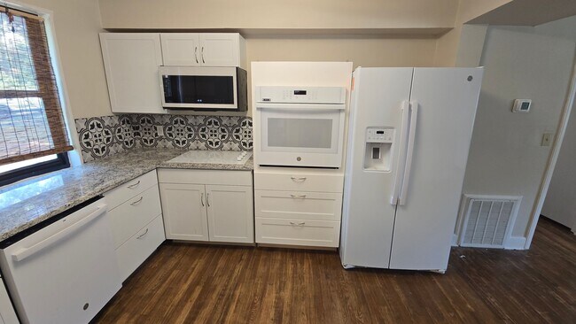 Building Photo - Hampton Hills subdivision. Close to Fort Jackson and I-77.