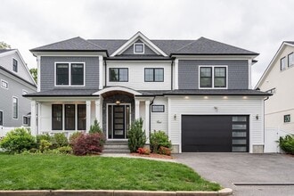 Building Photo - 19 Shute Path