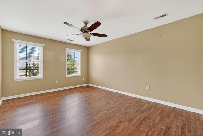 Building Photo - 33 Wild Rose Dr