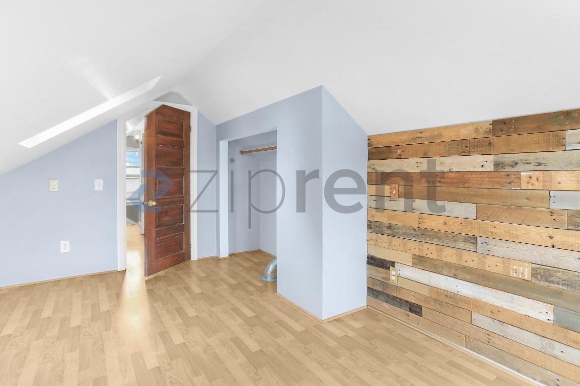 Building Photo - Unit