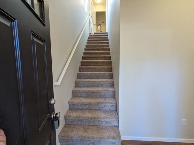 Building Photo - Nearly new 2 bedroom 1 bath detached ADU with a double-car garage and a private fenced backyard