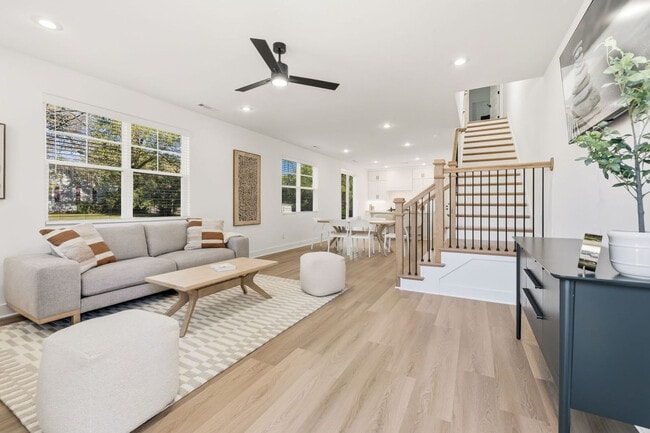 Building Photo - 1337 Van Buren Ave