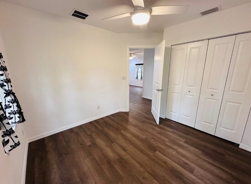 Building Photo - 329 NE 2nd St