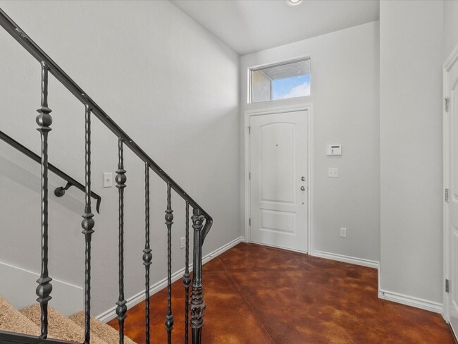 Building Photo - 475 S Fretz Ave