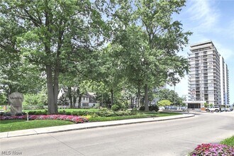 Building Photo - 12550 Lake Ave