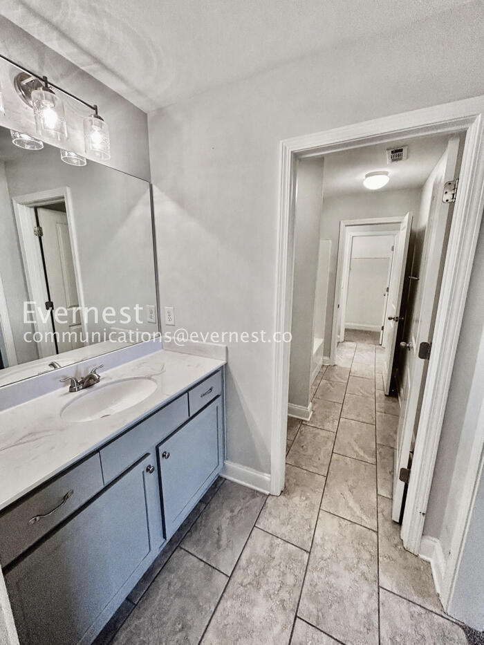 Building Photo - 3845 Valley View Ct