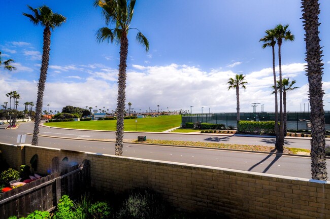 Building Photo - Coronado Cays 4 bd/2.5 ba home in Bahama Village