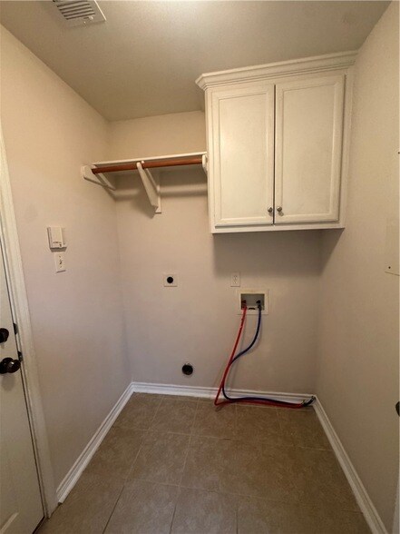 Building Photo - 205 Rugen Ln