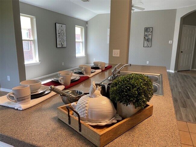 Building Photo - 5426 Rio Dr