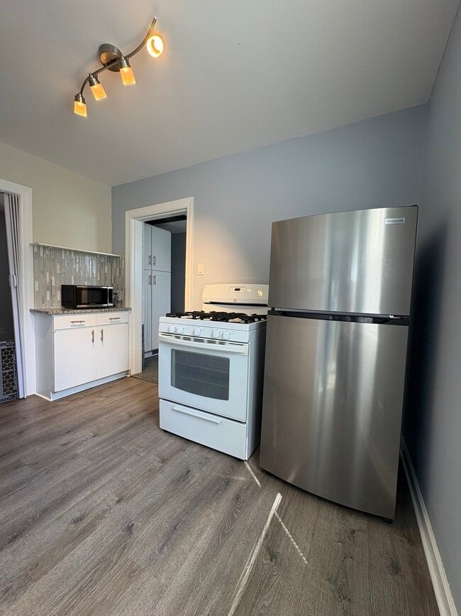 Building Photo - 4159 Deyo Ave