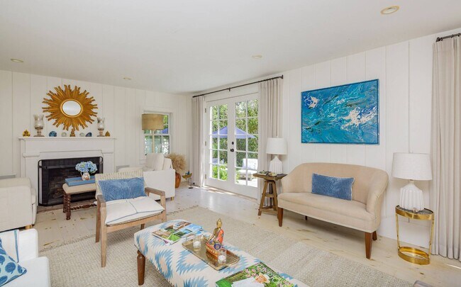 Building Photo - 156 Georgica Rd