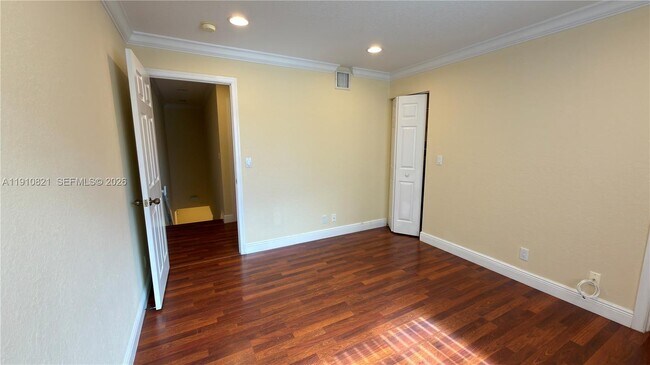 Building Photo - 3887 Tree Top Dr