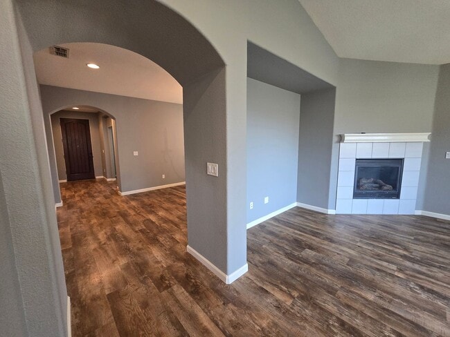 Building Photo - 2036 De La Guerra Way