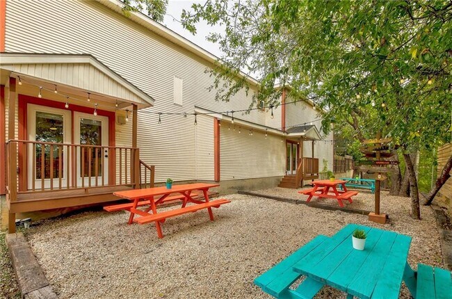 Building Photo - 609 Upson St