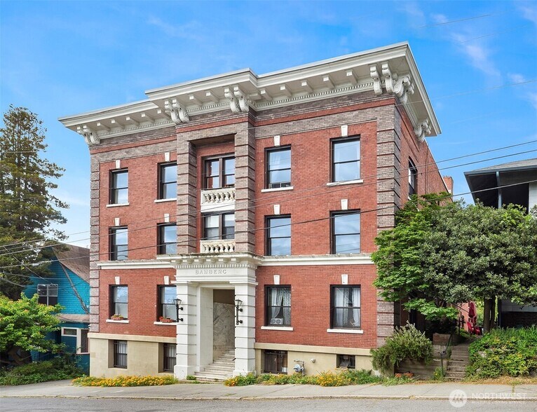 Bamberg, built 1910 - 416 E Roy St