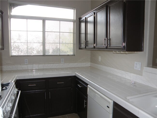 Building Photo - 2201 Ramsgate Dr