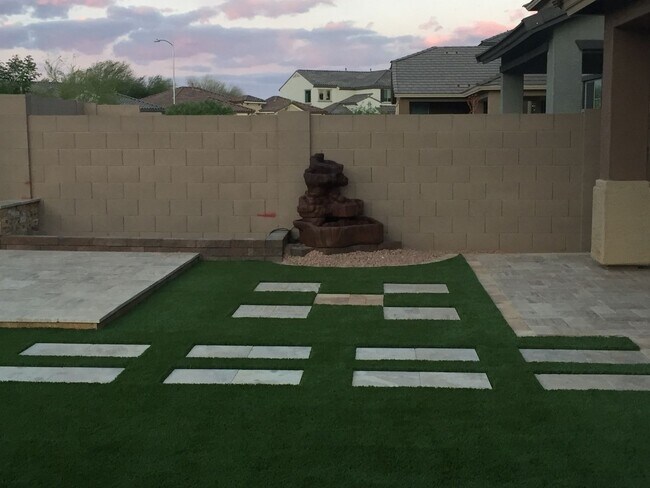 Building Photo - Spacious 5BR House in Phoenix