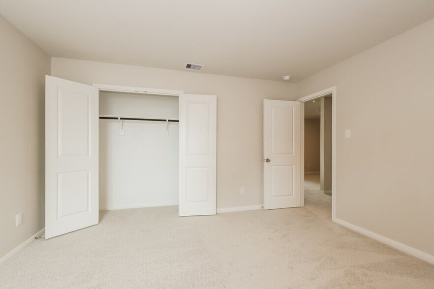 Building Photo - 15652 Plum Brk Dr