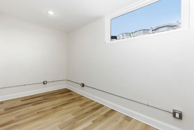 Building Photo - 2926 W Oxford St