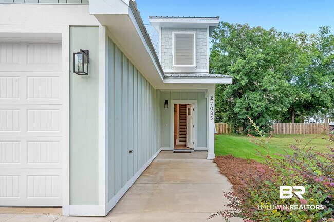Building Photo - 27085 Park Dr