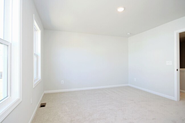 Building Photo - Walkable, Dog-Friendly Townhome Near Downtown Crozet