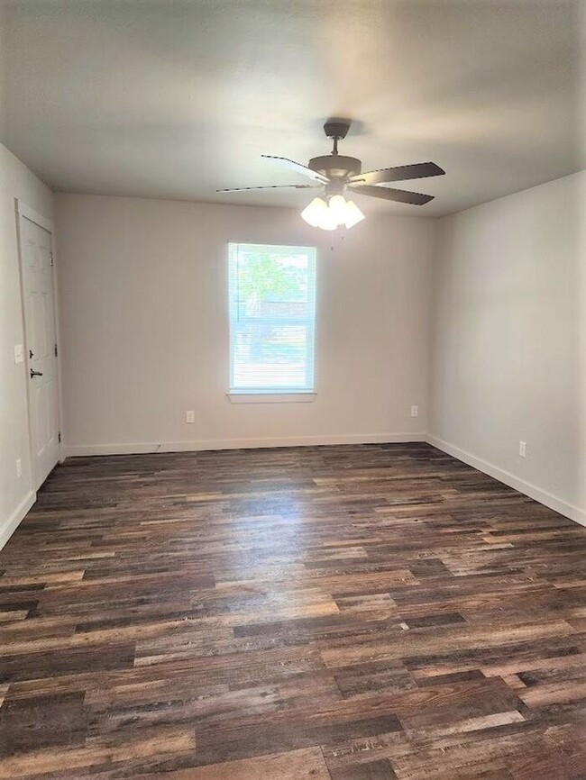 Building Photo - New 3 Bed 2 Bath Duplexes SW 40th & Shield...