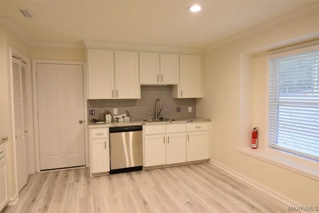 Building Photo - 100 Fieldcrest Dr