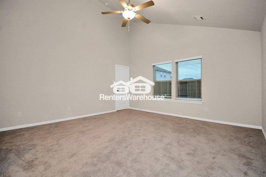 Building Photo - 6927 Escondido Dr