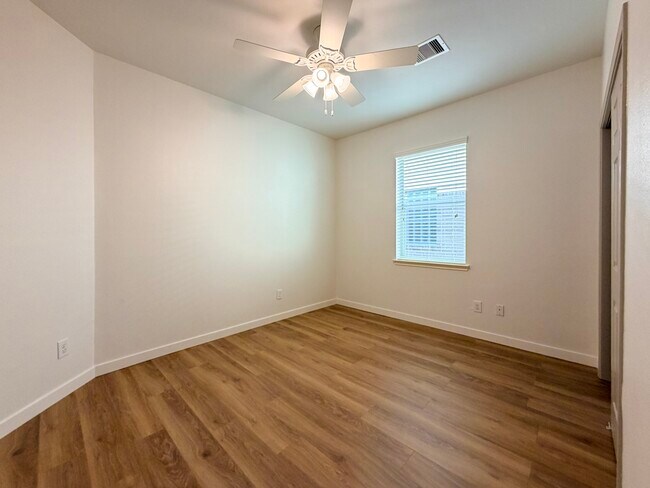 Building Photo - 2802 Ridgeglen Ln