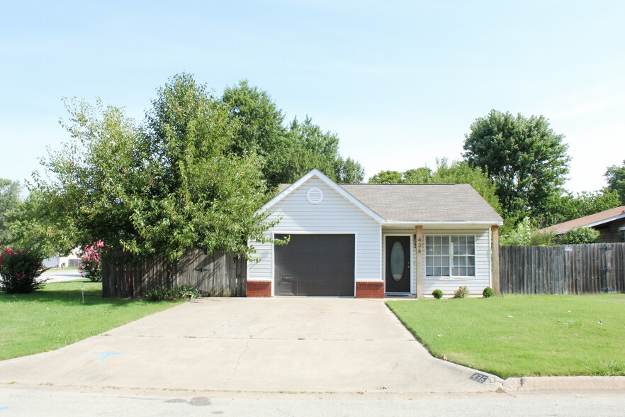 Building Photo - 436 E Evergreen Ln