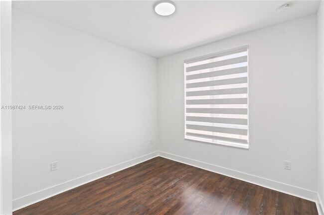 Building Photo - 6432 NW 104th Ct