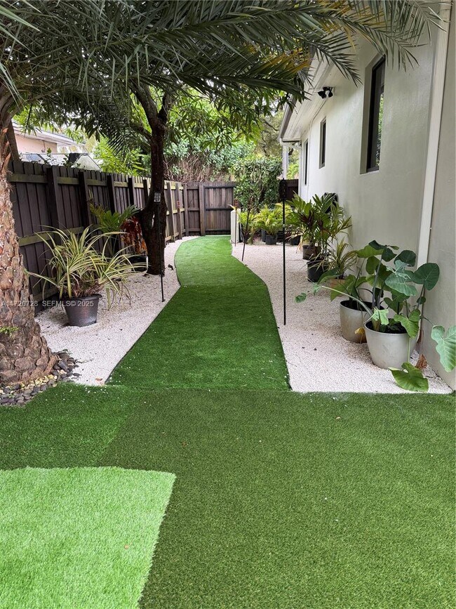 Building Photo - 9555 NW 2nd Ave