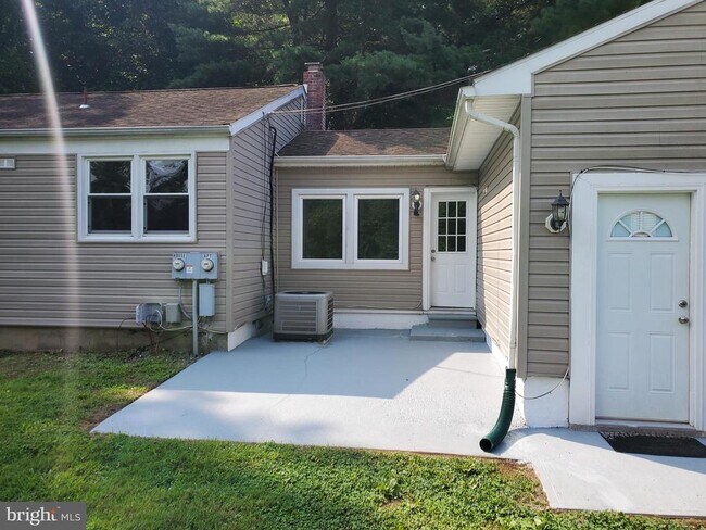 Building Photo - 161 Cooper Rd