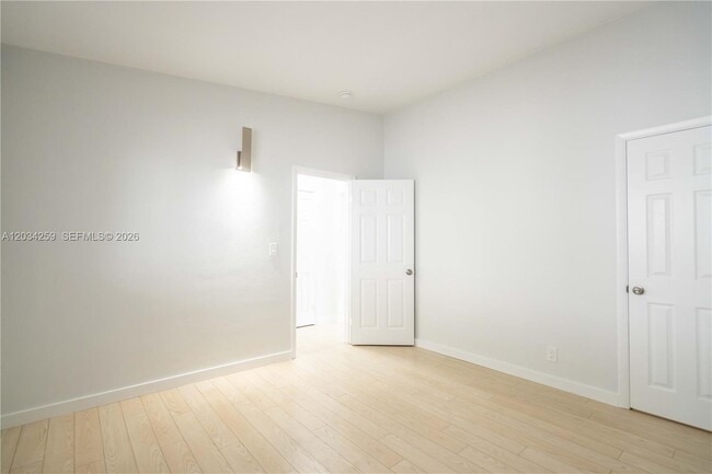 Building Photo - 1750 S Treasure Dr