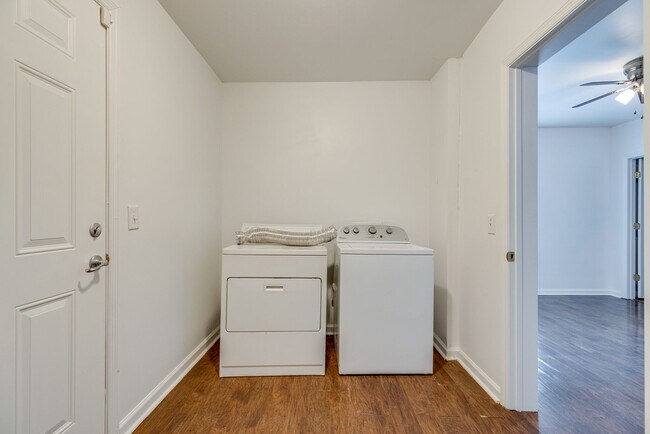 Building Photo - 712 45th Ave N