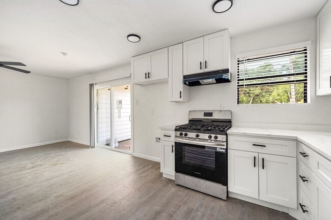 Building Photo - 404 Glenmore Dr