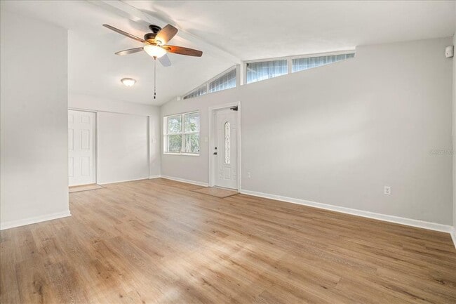 Building Photo - 1104 W Hillcrest Dr