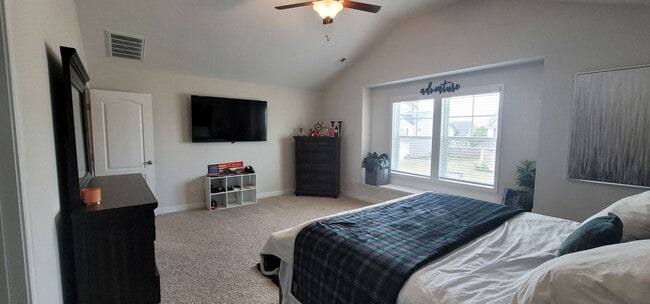 Building Photo - Like New- Immaculate 2-Story Home w/ 4 Bedroom 2.5 Bath! Large Lot- Fully Fenced Backyard.