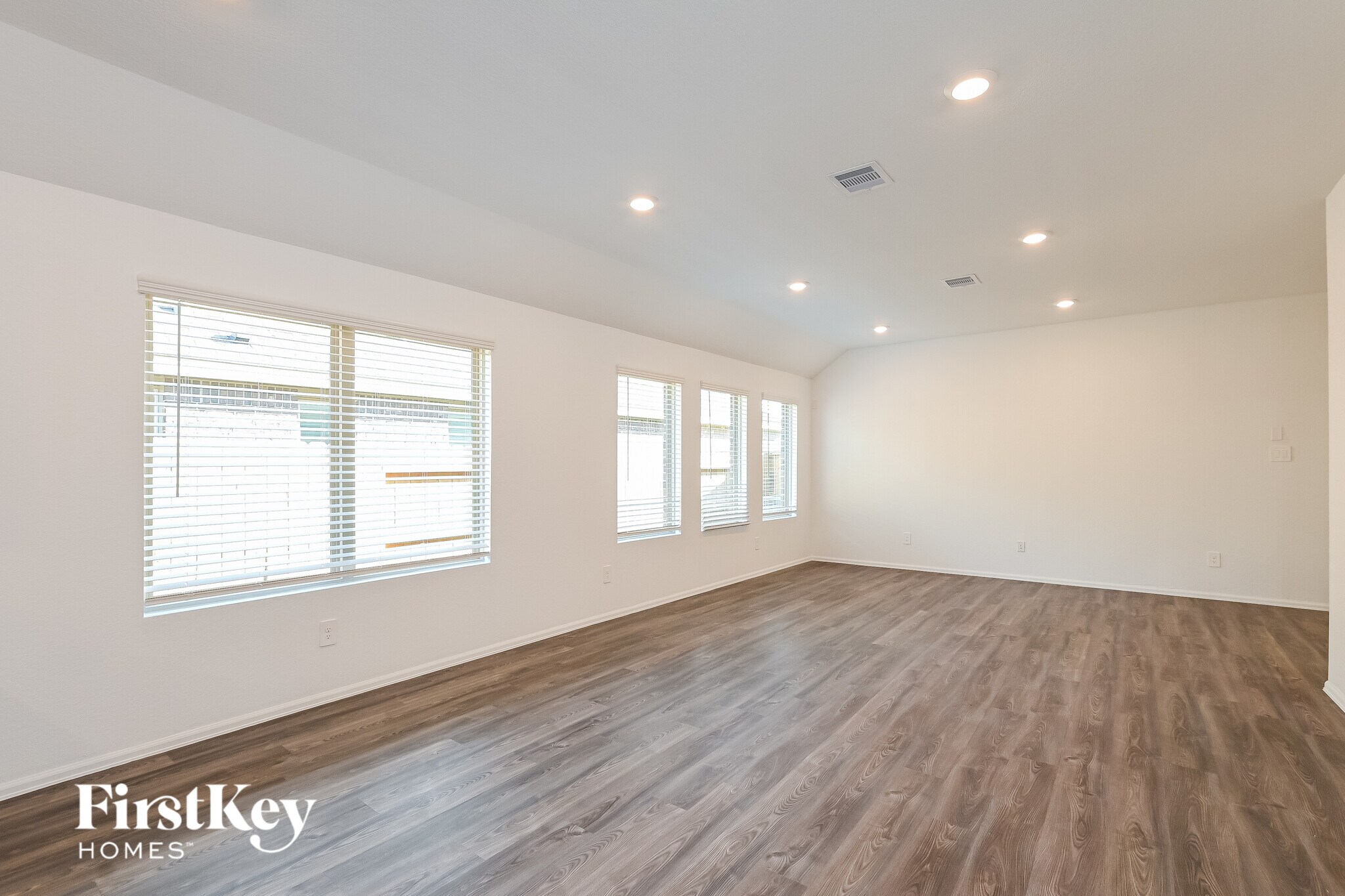 Building Photo - 18442 Summit Ranch Dr