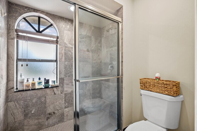 Building Photo - 12196 Sag Harbor Ct