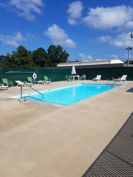 Building Photo - 3000 Golden Rd