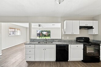 Building Photo - 509 Avenue J