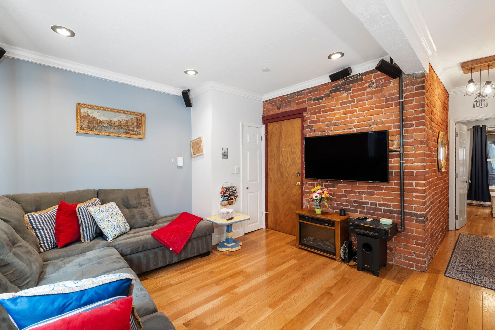 Building Photo - 38A Charter St